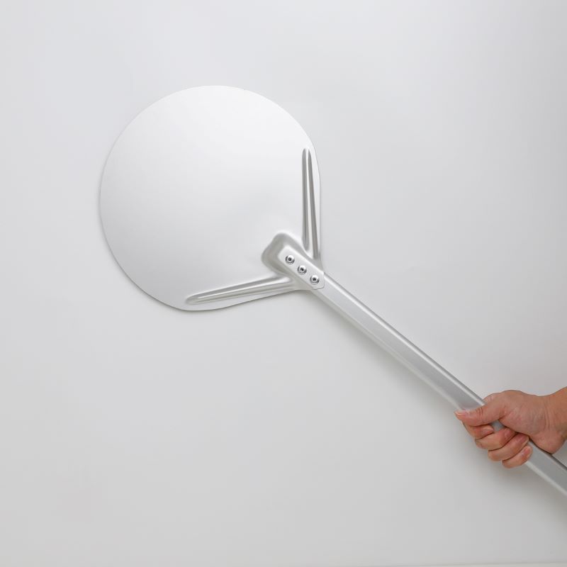 Rivet mounted-Round pizza spatula front.jpg